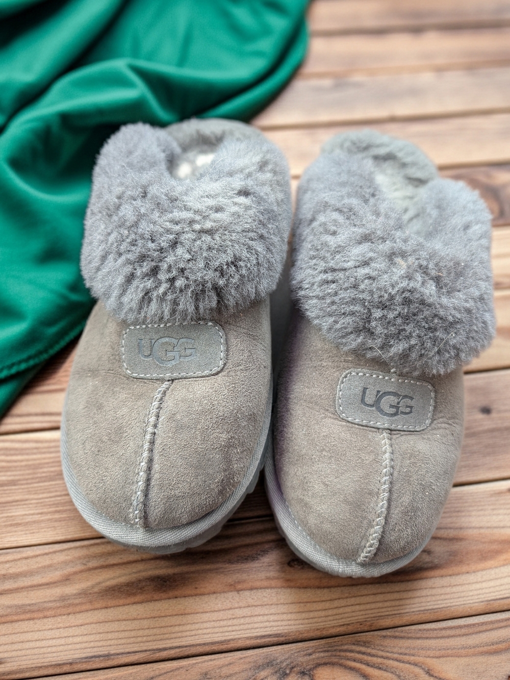 UGG Womes 10 Grey Shearling Slip-On Clog